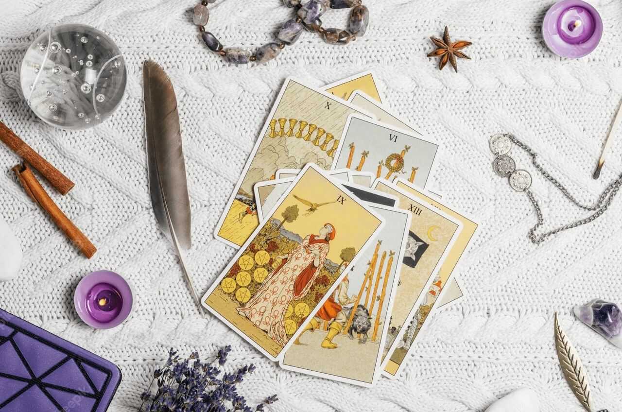 Tarot vs Oracle Cards - What is the difference?
